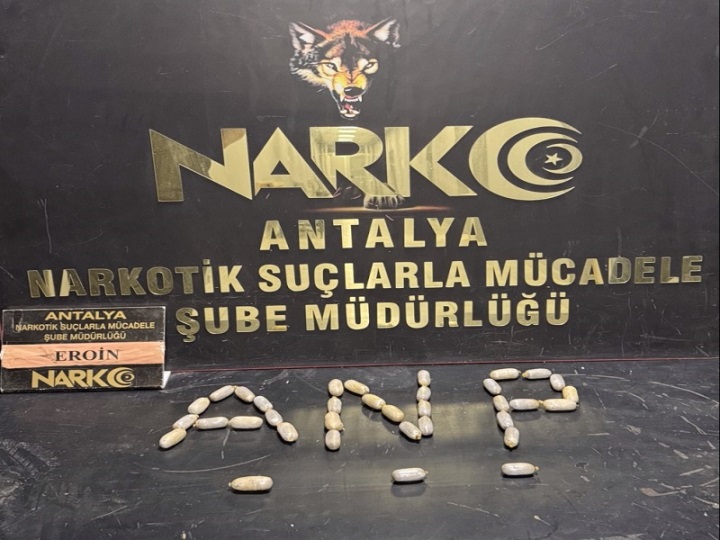 Uluslararası Uyuşturucu Madde Ticareti Yapan 2 Şahıs Yuttukları Eroinlerle Antalya Havalimanında Yakalandı